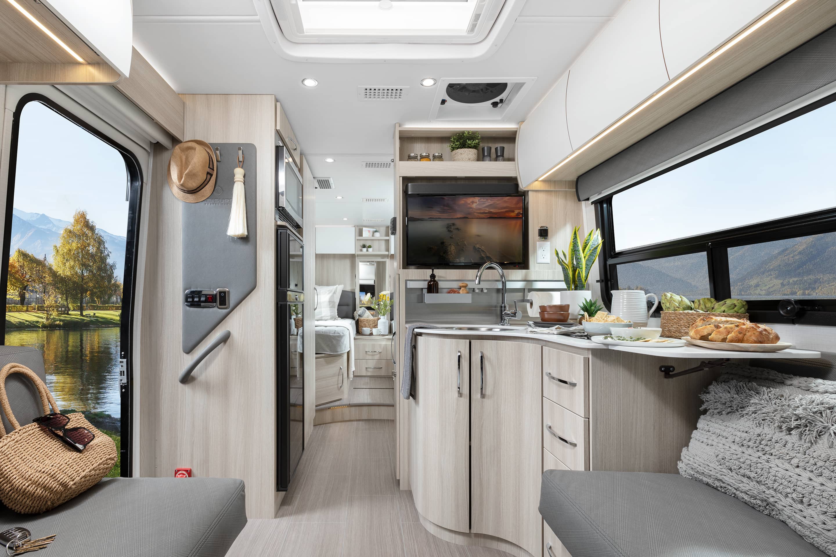 2022 leisure travel van unity twin bed