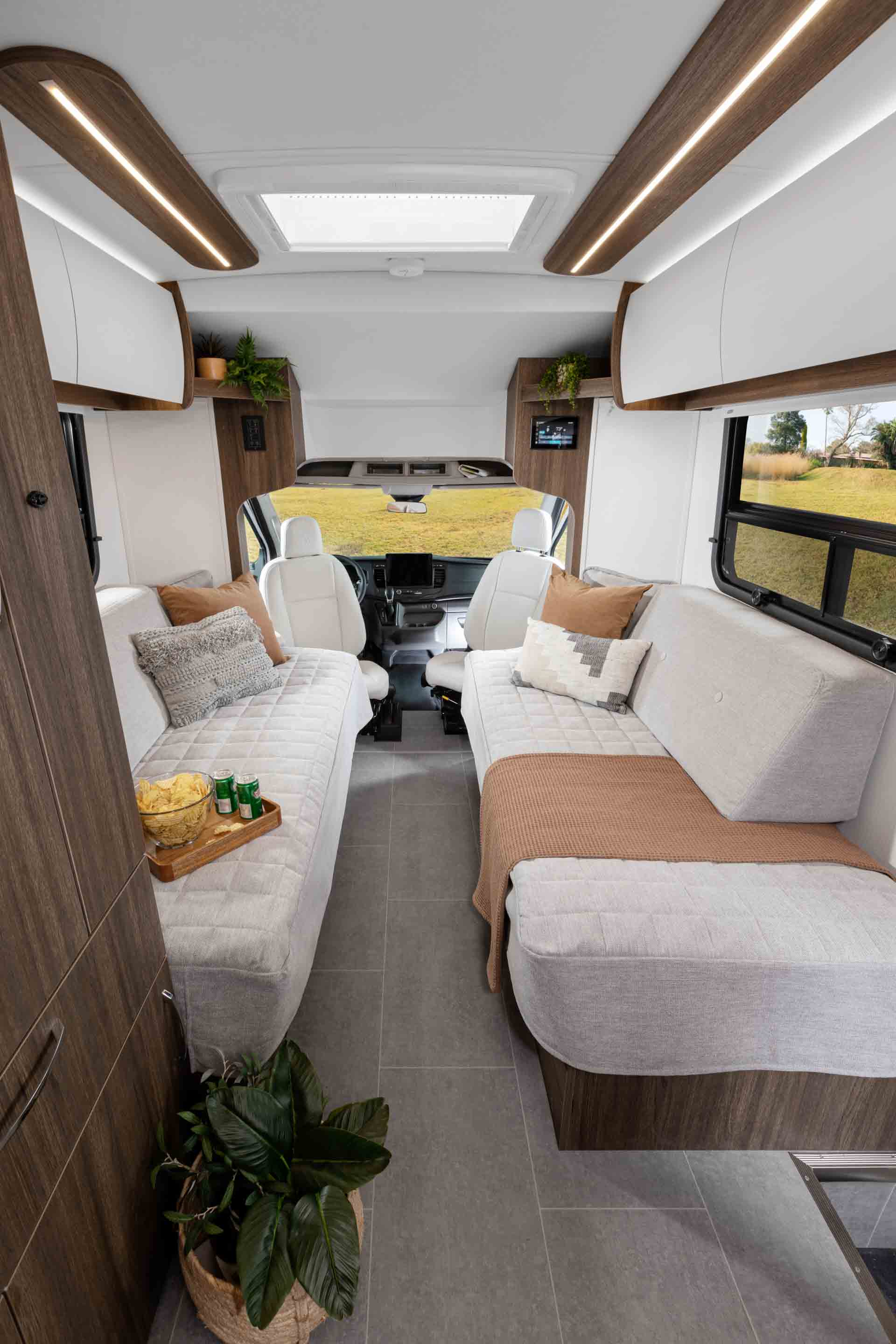 Wonder Rv Wonder - Photos - Leisure Travel Vans