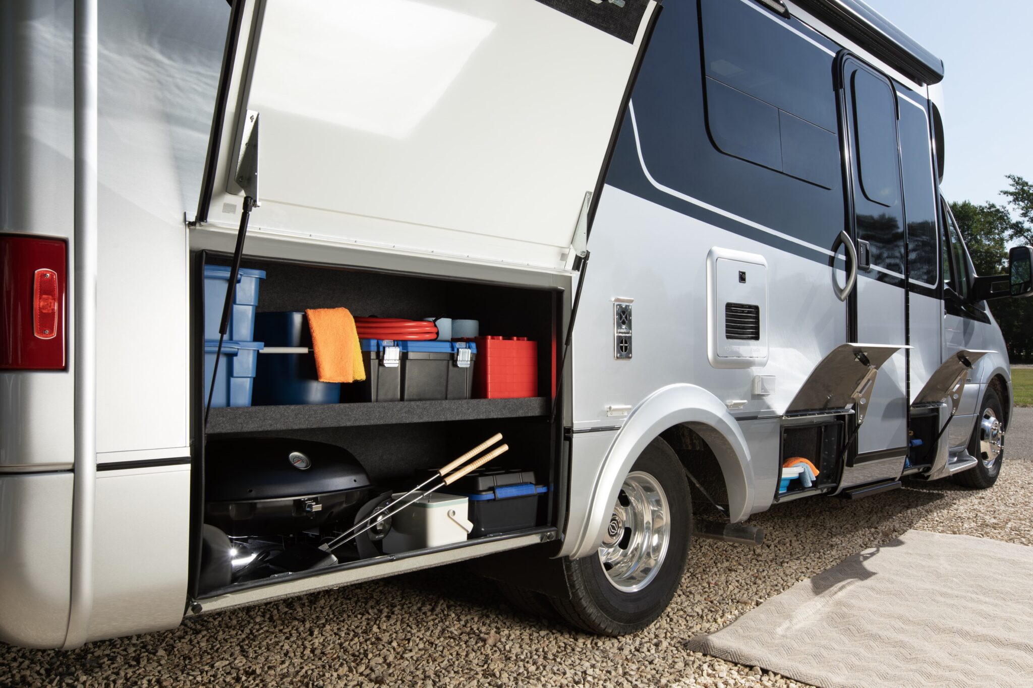 Floorplans: Unity Corner Bed - Leisure Travel Vans