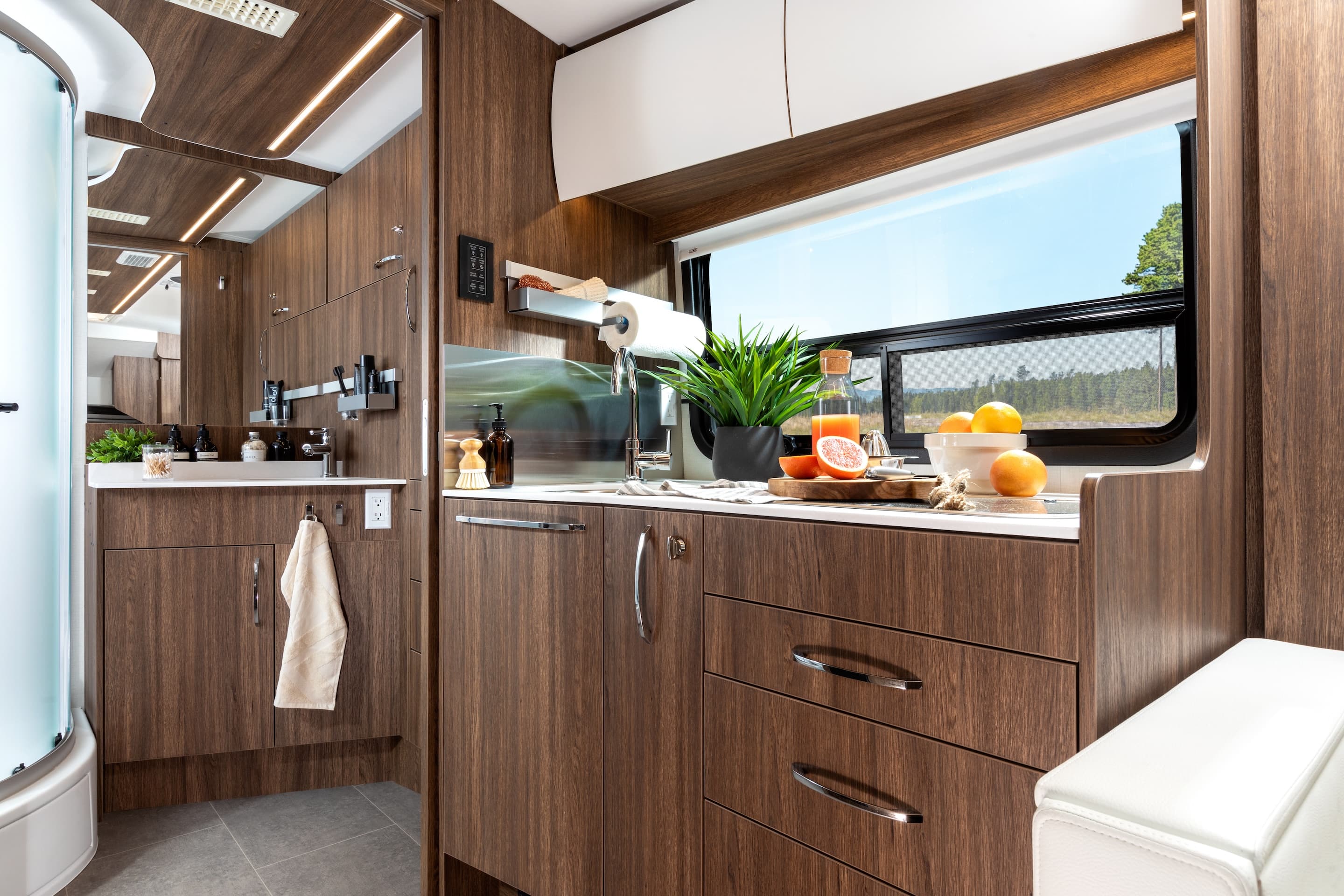 Wonder - Photos - Leisure Travel Vans