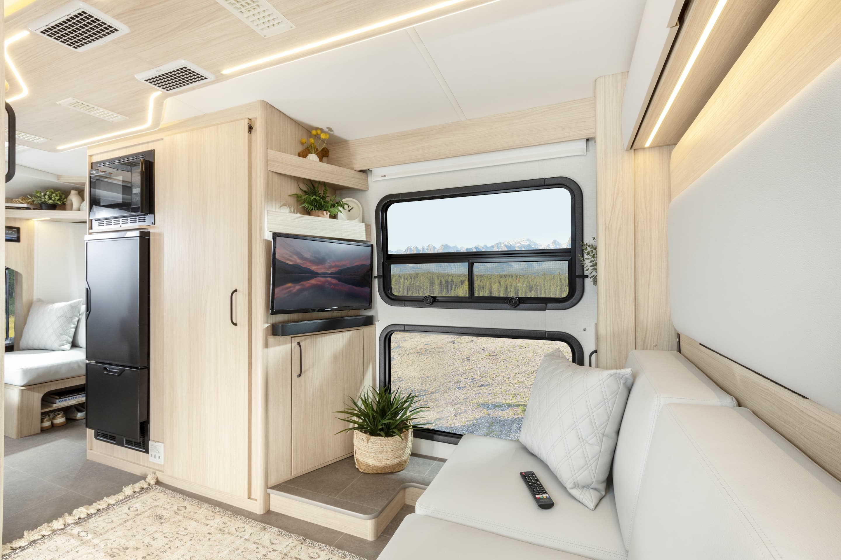 Rear Lounge with immersive views.