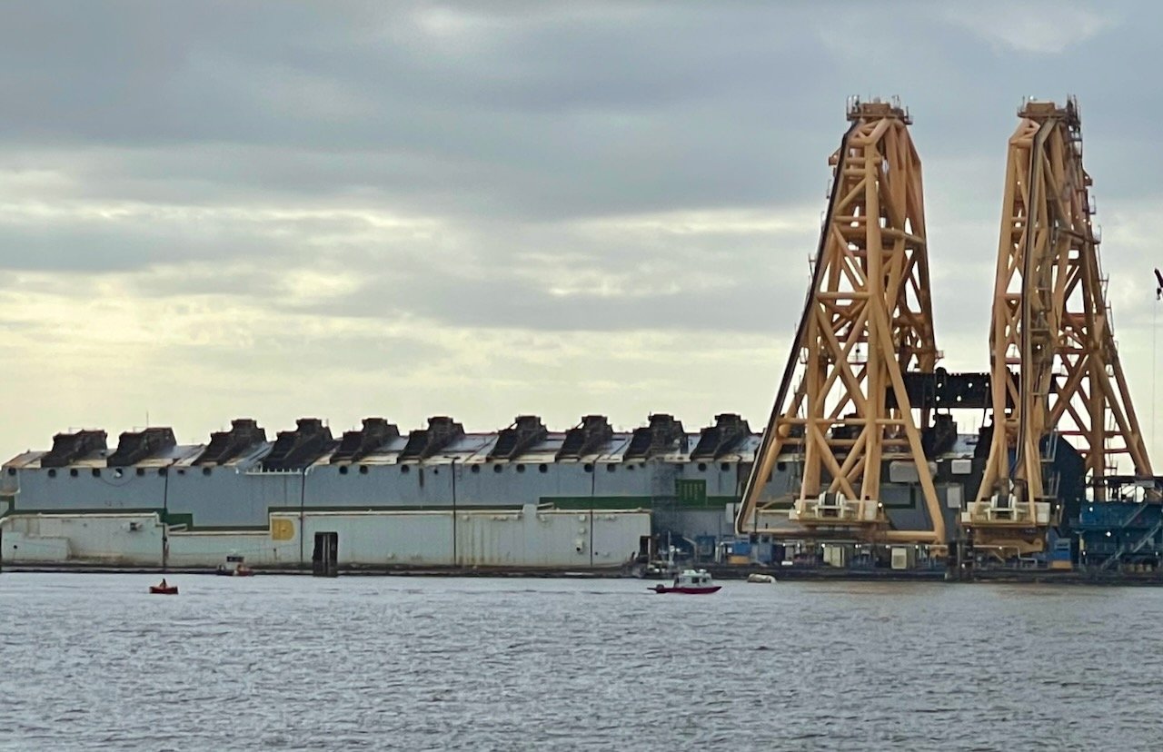 Recovery Derrick in St. Simons Channel