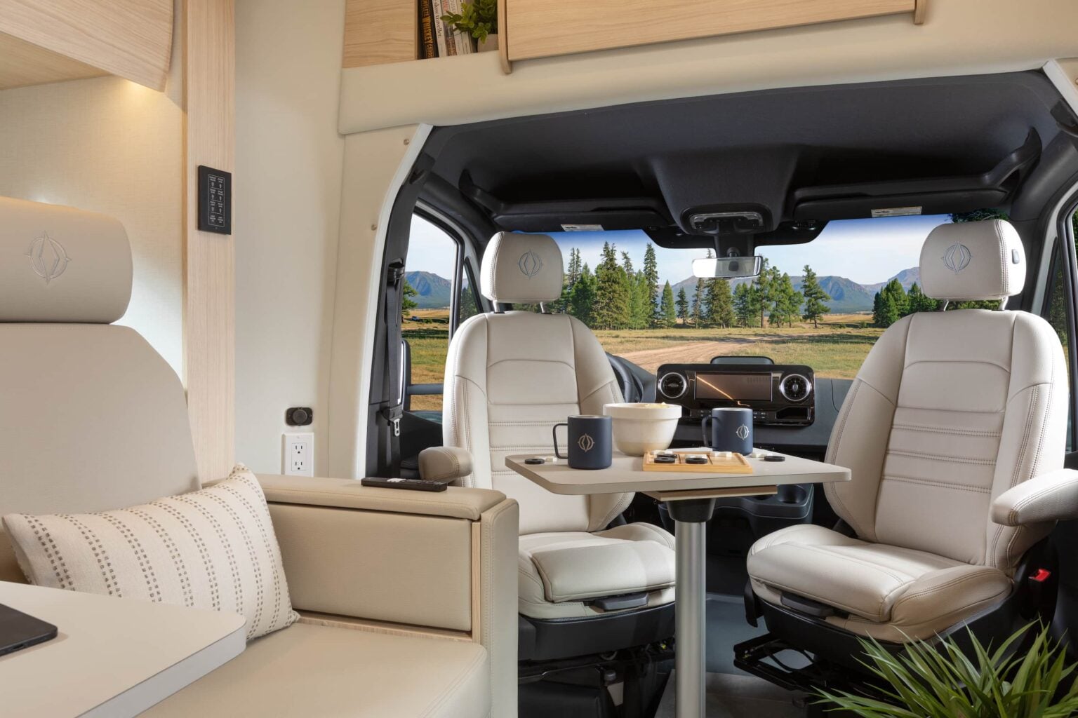 Unity Van Unity - Photos - Leisure Travel Vans