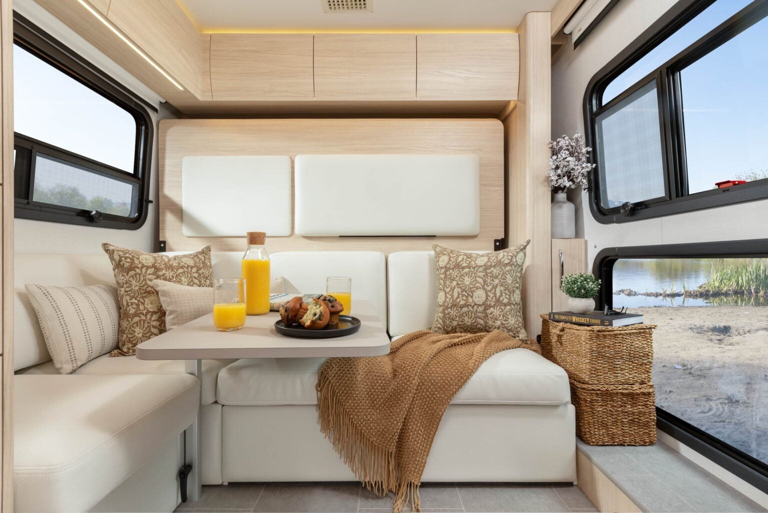 Unity Rear Lounge Unity Rear Lounge - Leisure Travel Vans