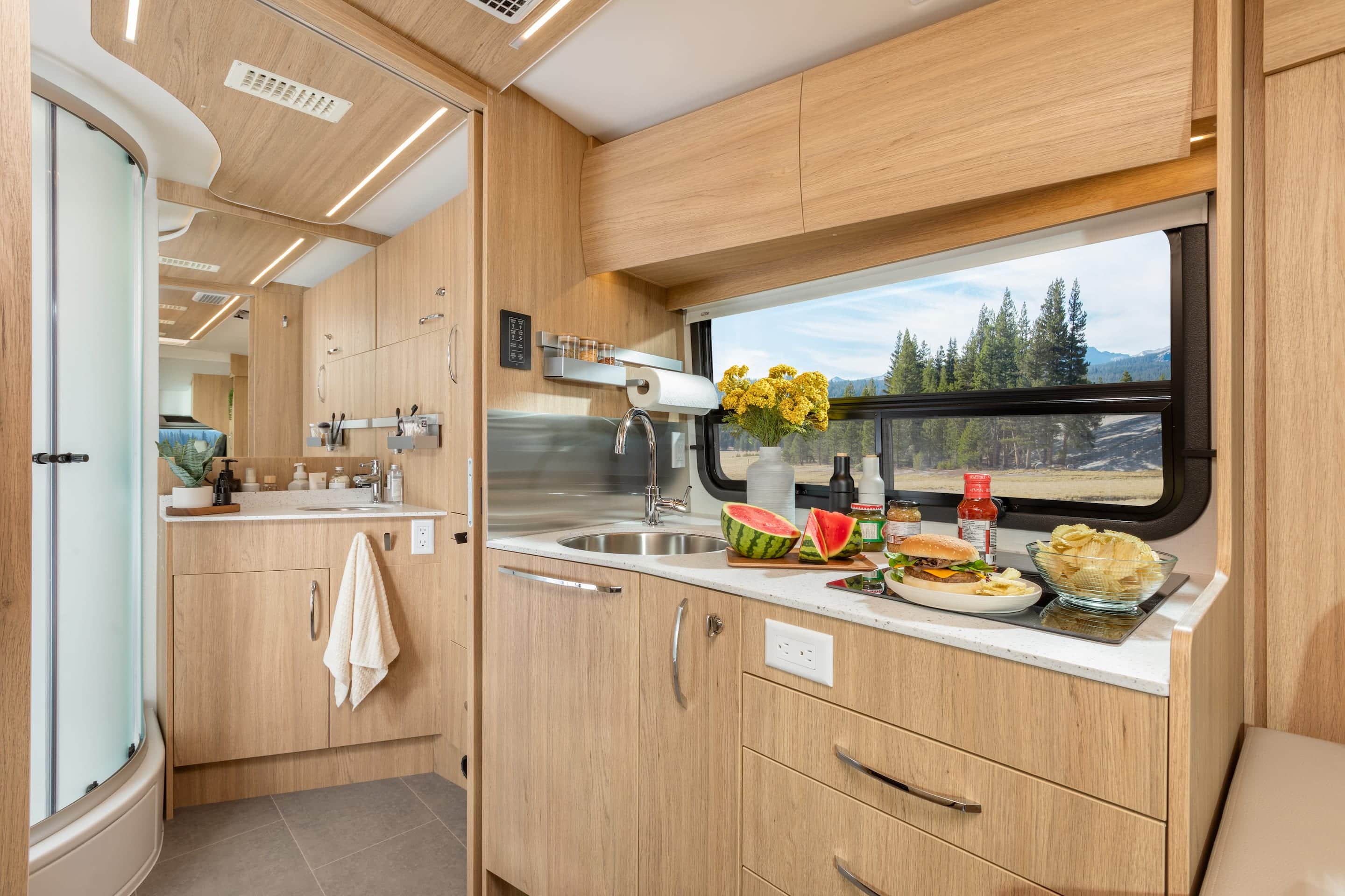 Wonder Rv Wonder - Photos - Leisure Travel Vans