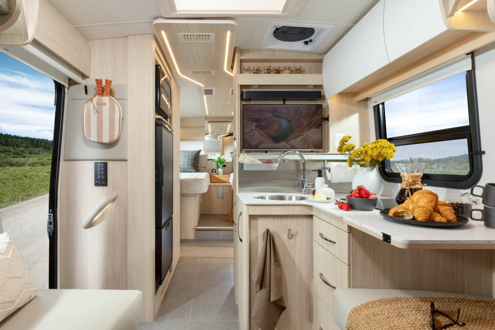 Wonder Unity Rv Wonder Class C RV - Leisure Travel Vans